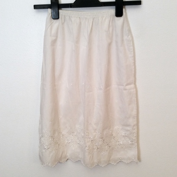 Vintage Val Modi 1/2 eyelet lace slip - Picture 1 of 8